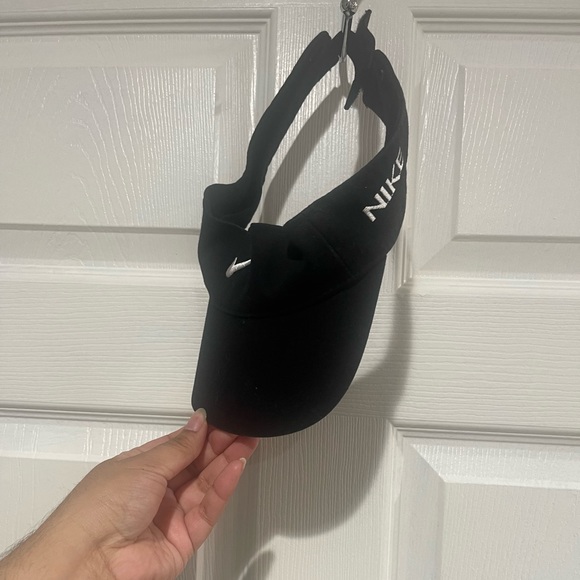 Nike Sun Visor adjustable 🧢 - Picture 2 of 2